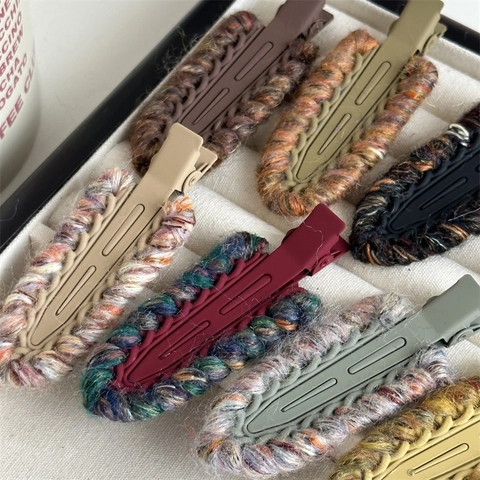 Handmade Woven Wool Yarn Alligator Hair Clip For Women Autumn Winter Vintage Color Block Seamless Makeup Bangs Clip Accessory