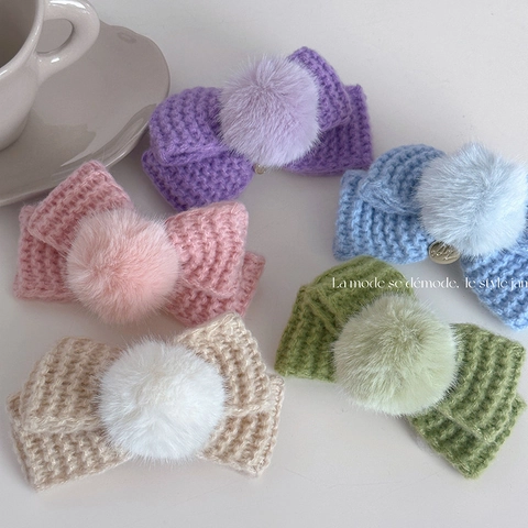Sweet Knit Bow Hair Clip With Plush Fur Ball Hand-Knitted Woolen Yarn Spring Clip Elegant Hair Accessories For Women