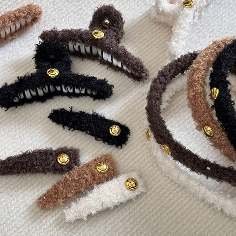 Fermaglio per Capelli in Peluche Invernale Faccina Sorridente Decorazione in Metallo Pelliccia Sintetica Cerchietto Donna Gioielli