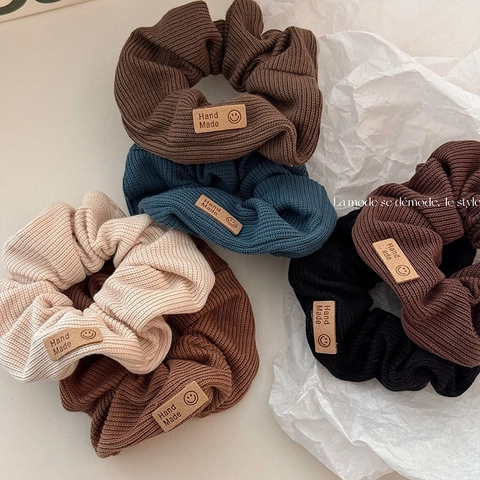 Scrunchie Vintage in Maglia a Costine Con Patch in Pelle Faccina Sorridente Elastici Per Capelli Per Donna Accessori