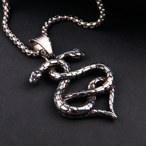 Collana con Ciondolo a Cuore a Doppia Serpente in Acciaio Inossidabile Vintage Stile Gothic Punk Finitura Invecchiata Gioielli per Uomo Donna