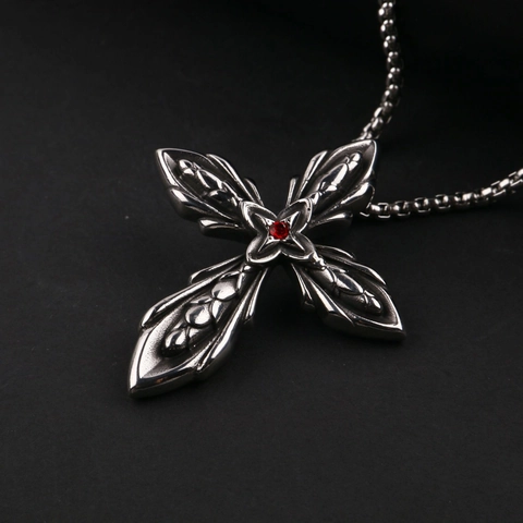 Collier Pendentif Croix en Acier Inoxydable Gothique Avec Strass Rouge Motif en Relief Vintage Style Punk Bijoux Religieux pour Homme Femme