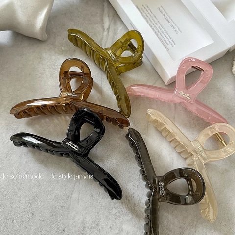 Korean Style Oversized Hair Claw Clip For Women French Minimalist Plastic Shark Clip Back Head Hair Accessory Matte Resin Letter Print Hair Clip
