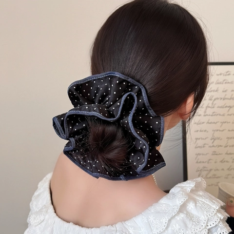 Chouchous en Satin à Pois pour Femmes Bords Surjetés à Volants Attache Queue de Cheval Style Coréen Doux Accessoire Élégant