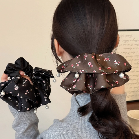 Scrunchie in Raso Floreale Stile Coreano Con Ciondolo in Perla Artificiale Elegante Elastico Pieghettato Capelli Donna