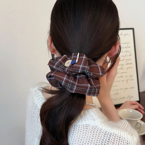 Vintage Kariert Stoff Haargummi Mit Knopf Dekoration Elastisches Haarband Akademie Stil Pferdeschwanz Halter Für Damen Alltag Kopfschmuck