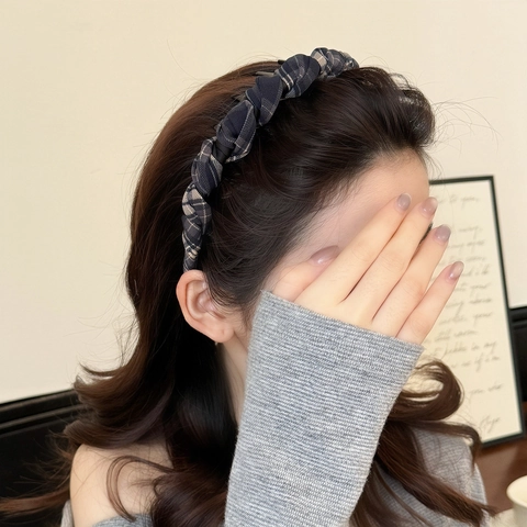 Koreanischer Stil Anti-Rutsch Kariert Stoff Haarreif Mit Zähnen Gedreht Falten Design Herbst Winter Haarschmuck Für Damen