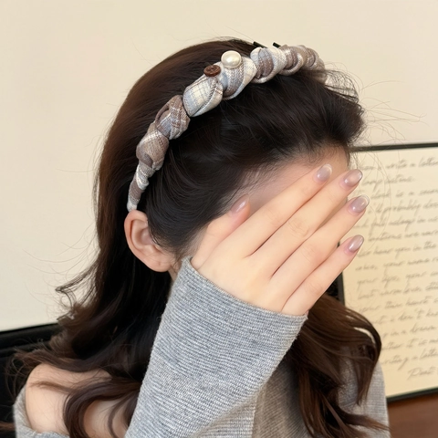 Retro Kariert Stoff Umwickelter Haarreif Mit Künstliche Perlen Und Knopf Dekor Rutschfeste Zähne Kopfschmuck Für Damen