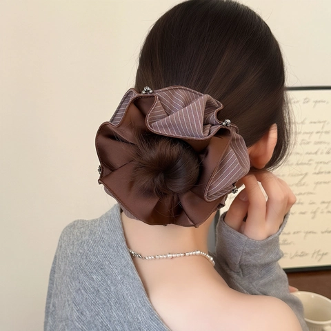Lichte Luxe Gestreepte Scrunchie Dubbellaags Strass Geplooid Haarelastiek Elegant Polyester Satijn Haaraccessoires Voor Dames