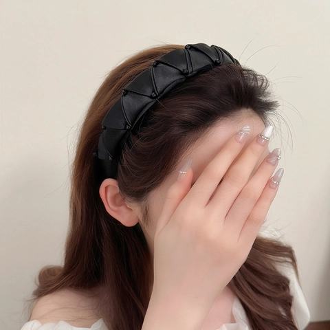 Black Satin Twisted Pleated Headband Women Vintage French Style Padded Hair Hoop Bead Decor High Cranial Top Accessory Elegant Hairpiece
