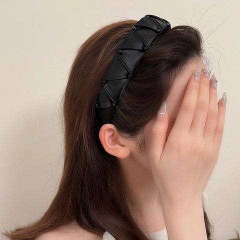 Black Satin Twisted Pleated Headband Women Vintage French Style Padded Hair Hoop Bead Decor High Cranial Top Accessory Elegant Hairpiece