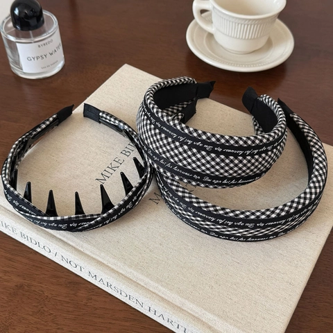 Cerchietto Vintage Bianco Nero a Scacchiera per Donna Stile Coreano Imbottito in Tessuto Fascia per Capelli con Lettere Accessori Retro