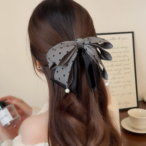Elegante Fermaglio per Capelli a Fiocco a Doppio Strato a Pois con Pendenti in Perle Artificiali Accessorio per Capelli in Tessuto Nero Grigio Donna