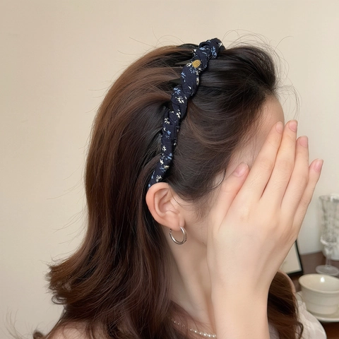 Elegante Cerchietto in Tessuto Floreale Blu Marino Con Treccia Torta Etichetta Dorata Denti Antiscivolo Fascia per Capelli Donna Accessorio