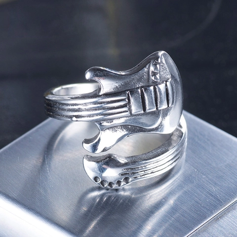 Anello Aperto a Chitarra in Acciaio Inossidabile Vintage da Uomo Retro Regolabile Rock Punk Tema Musicale Gioielli Moda