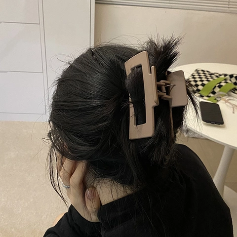 Matte Large Hair Claw Clip For Women Rectangle Cross Design Plastic Shark Clip Korean Minimalist Elegant Hair Accessories