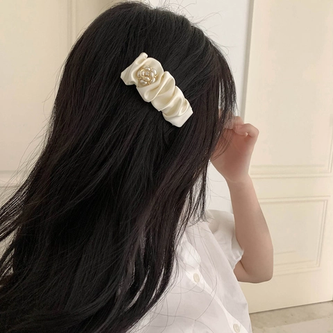Elegante Fermaglio per Capelli a Camelia in Raso Francese Elastico per Capelli in Perla Artificiale Strass Donna