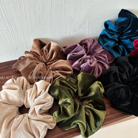 Oversized Velvet Scrunchies For Women Fabric Large Elastic Hair Bands Soft Velour Hair Ties Solid Color Korean Style Ponytail Holder Hair Accessories