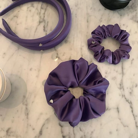 Französischer Vintage Lila Satin Falten Haargummi Haarreif Set Elegante Haarbänder Mit Herz Metallanhänger Für Damen Haarschmuck