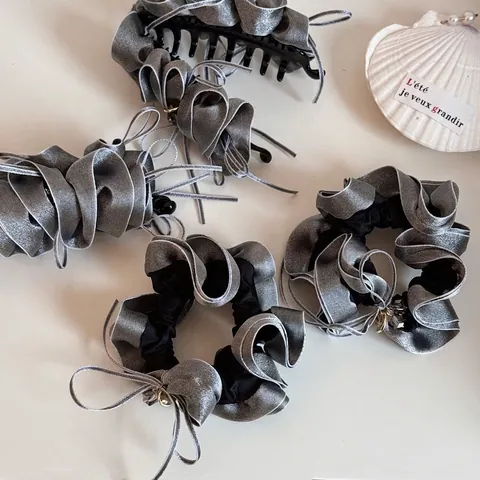 Vintage Gris Metálico Satén Volante Scrunchie Con Lazo Colgante Strass Elegante Banana Clip Mujer Accesorios Cabello