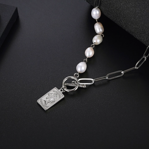 Retro Elizabeth II Portret Vierkante Hanger Halsketting Barok Kunstparel Asymmetrische Paperclip Ketting Titaniumstaal Sieraden