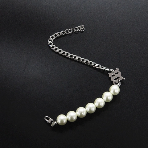 Set di Gioielli in Acciaio al Titanio con Lettere Gotiche e Perle Artificiali Bracciale Collana Hip Hop Punk per Unisex