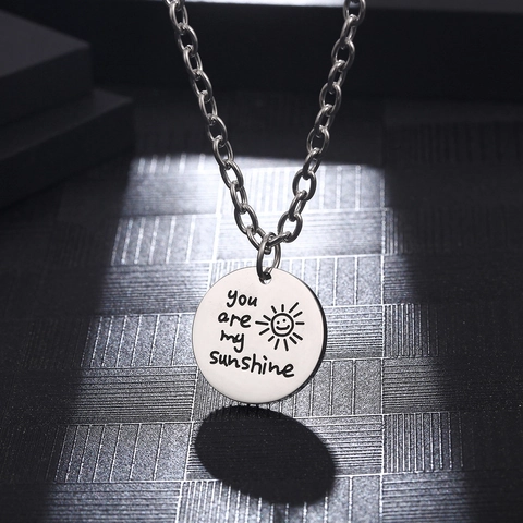 Collier Pendentif Rond You Are My Sunshine en Acier Inoxydable Rétro pour Femmes Hommes Chaîne en O Gravée Bijoux Cadeau