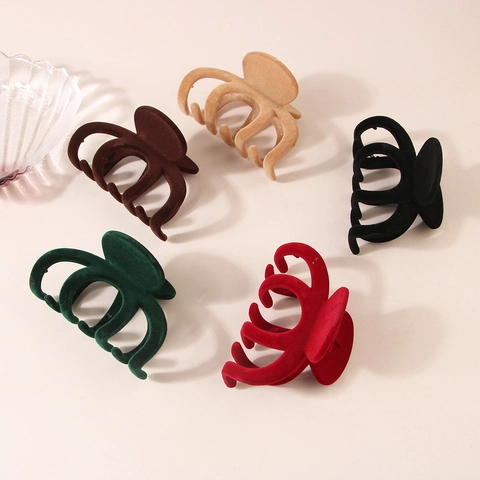 Elegant Flocked Velvet Hair Claw Clip Large Non Slip Shark Clip French Vintage Style Solid Color Hair Accessory For Women