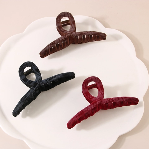 Korean Style Large Velvet Plaid Hair Claw Clip For Women Handmade Flocking Shark Clip Non-Slip Fashion Hair Accessories