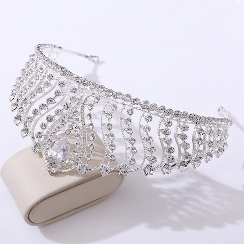 Luxury European Silver Tone Alloy Zirconia Rhinestone Bridal Tiara Crown With Teardrop Main Stone Wedding Birthday Jewelry
