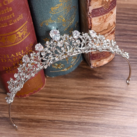 Élégant Tiare de Mariée en Alliage Zirconia Strass Couronne Fleur Vigne Accessoires de Cheveux de Mariage pour Femme Fête