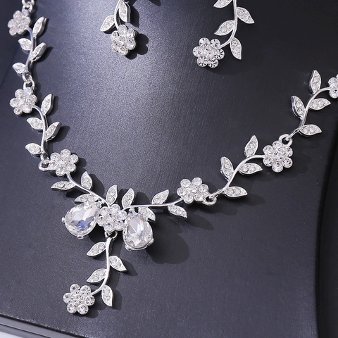 Squisito Set di Collana e Orecchini con Fiori in Strass per Donna Matrimonio Nuziale Festa Elegante Set di Gioielli in Lega con Foglie