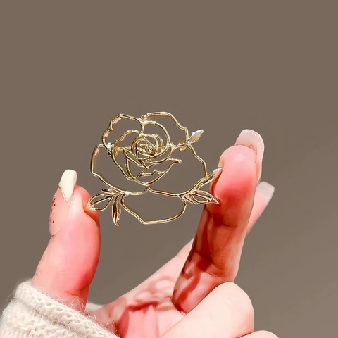 Elegant Alloy Hollow Rose Brooch For Women Gold Electroplated Rhinestone Flower Pin Clothing Accessory Jewelry Gift