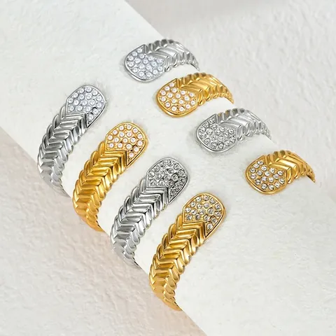 Bracciale Rigido Aperto a Forma di C in Acciaio Inossidabile Chevron Con Künstliche Perle e Zirconia Regolabile per Donna Gioielli