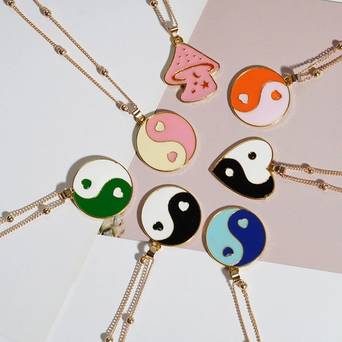 Collana con Ciondolo a Forma di Fungo Cuore Yin Yang in Lega Smaltata Placcata Oro Vintage Con Catena a Sfere Donna