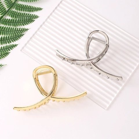 Minimalistische Legierung Metall Haarkralle Elegant Einfach Gedreht Hai Clip Starker Halt Haar Zubehör Für Damen Gold Silber