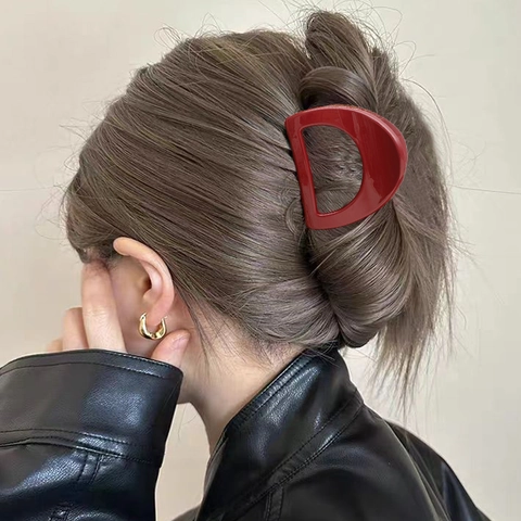 Minimalist D-Shaped Hair Claw Clip For Women High Horsetail Hair Grip Painted Plastic Glossy Resin Shark Clip Hair Accessory