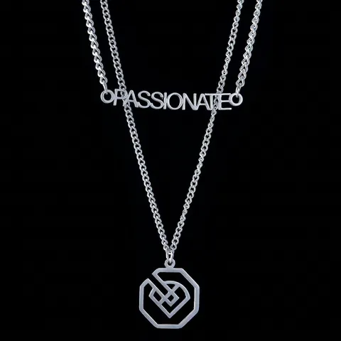 Edelstahl Zweilagige Halskette PASSIONATE Buchstaben Achteck Geometrischer Anhänger Hip Hop Minimalistischer Schmuck Damen