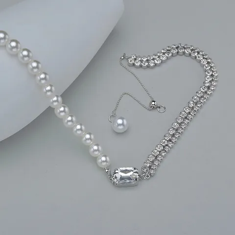 Damen Eleganz Asymmetrisch Legierung Künstliche Perle Strass Anhänger Halskette Mode Vielseitig Schmuck Choker