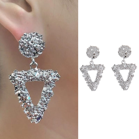 Modieuze Legering Gehamerde Geometrische Driehoek Oorbellen voor Dames Modern Goud Zilver Roségoud Minimalistische Sieraden