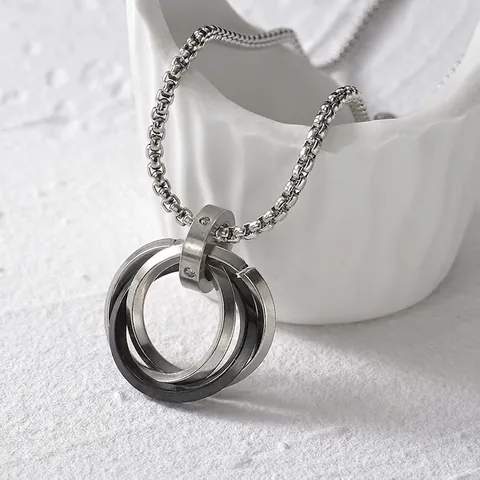 Collana con Ciondolo a Tripli Anelli Intrecciati Acciaio Inossidabile Zirconia Intarsiata Catena a Box Gioielli Hip Hop