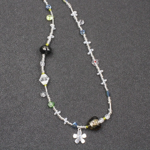 French Vintage Frosted Glass Heart Flower Beaded Choker Necklace For Women Alloy Floral Pendant Clavicle Chain Jewelry