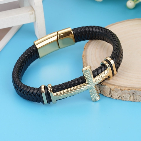 Pulsera de Cuero Trenzado Punk para Hombre Hecha a Mano Colgante de Cruz de Aleación Plata Con Cierre Magnético Joyería de Moda
