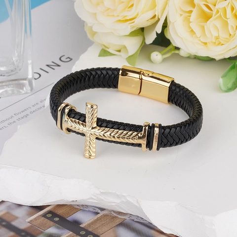 Pulsera de Cuero Trenzado Punk para Hombre Hecha a Mano Colgante de Cruz de Aleación Plata Con Cierre Magnético Joyería de Moda
