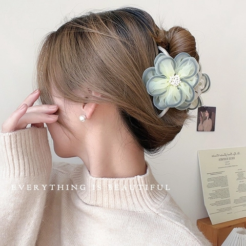 Elegante Molletta per Capelli a Forma di Camelia in Tulle Con Petali e Perla Artificial Sintetica Accessorio per Capelli Romantico