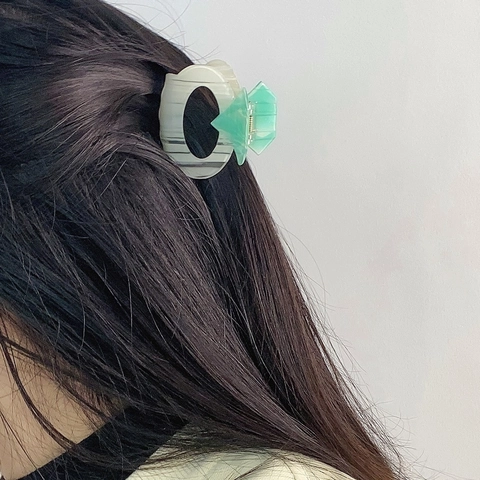 Creative Diamond Ring Shaped Hair Claw Clip Vintage Striped Acetate Shark Clip Elegant Hair Styling Accessory For Women