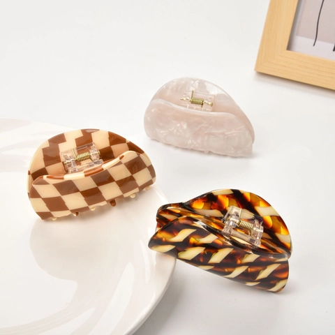 Fashion Checkerboard Acetate Hair Claw Clip For Women Vintage Marble Tortoiseshell Pattern Large Shark Clip Hair Accessories