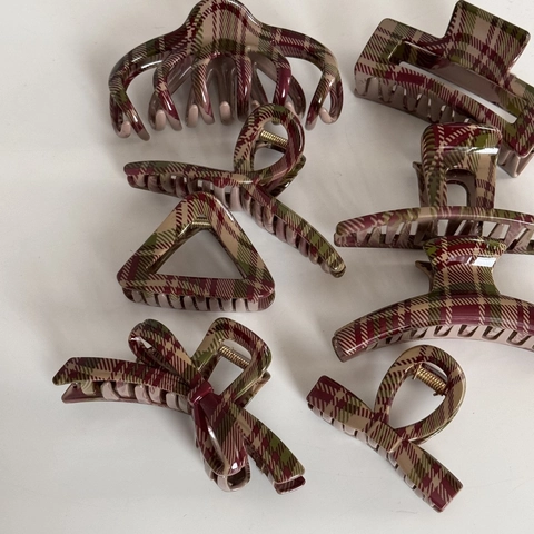 Retro Christmas Plaid Hair Claw Clips For Women Tartan Pattern Large Acetate Shark Clips Elegant Fall Winter Hair Accessories