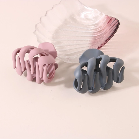 Large Matte Hair Claw Clip Strong Hold Octopus Shark Hair Clip For Women Thick Hair Non-Slip Matte Finish Hair Styling Accessory