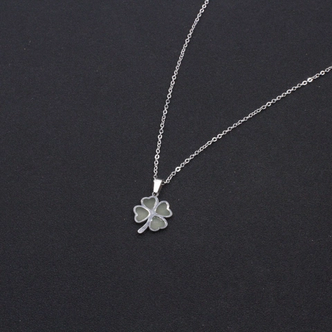 Stainless Steel Luminous Four Leaf Clover Pendant Necklace For Women Elegant Silver Glowing Heart Leaf Fashion Jewelry